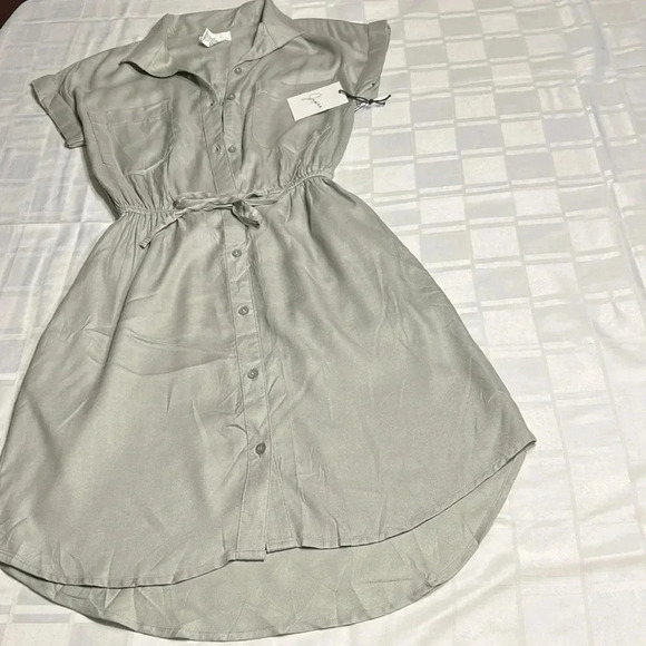 JAPNA green button down midi dress with self tie . Rolled  sleeve safari look - Picture 12 of 12